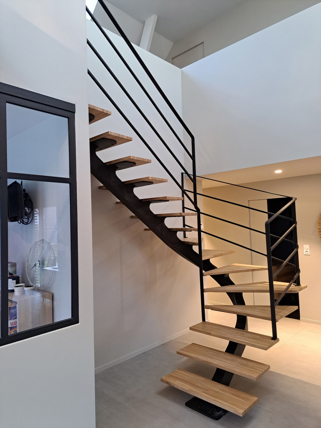 Marches en chêne massif réalisées par L’Art du Bois pour l’escalier de Benoît