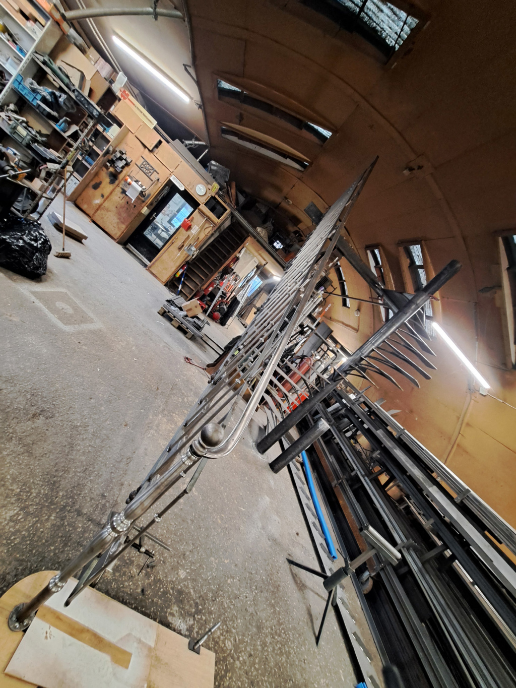 Structure en acier patiné de l’escalier sur mesure La Motte-Tilly