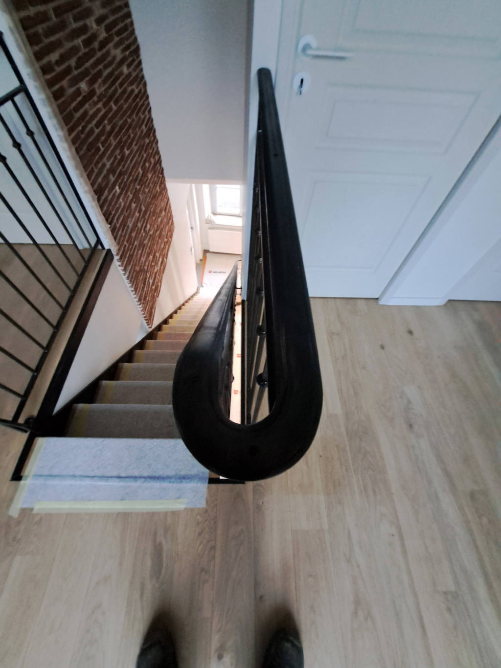 Détails des finitions en acier patiné et chêne massif de l’escalier La Motte-Tilly