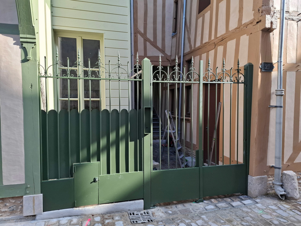 Clôture en acier thermolaqué restaurée à l’identique, projet Mickael V à Troyes