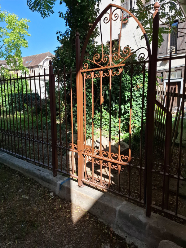Clôture du square des trois Godets Cathédrale de Troyes