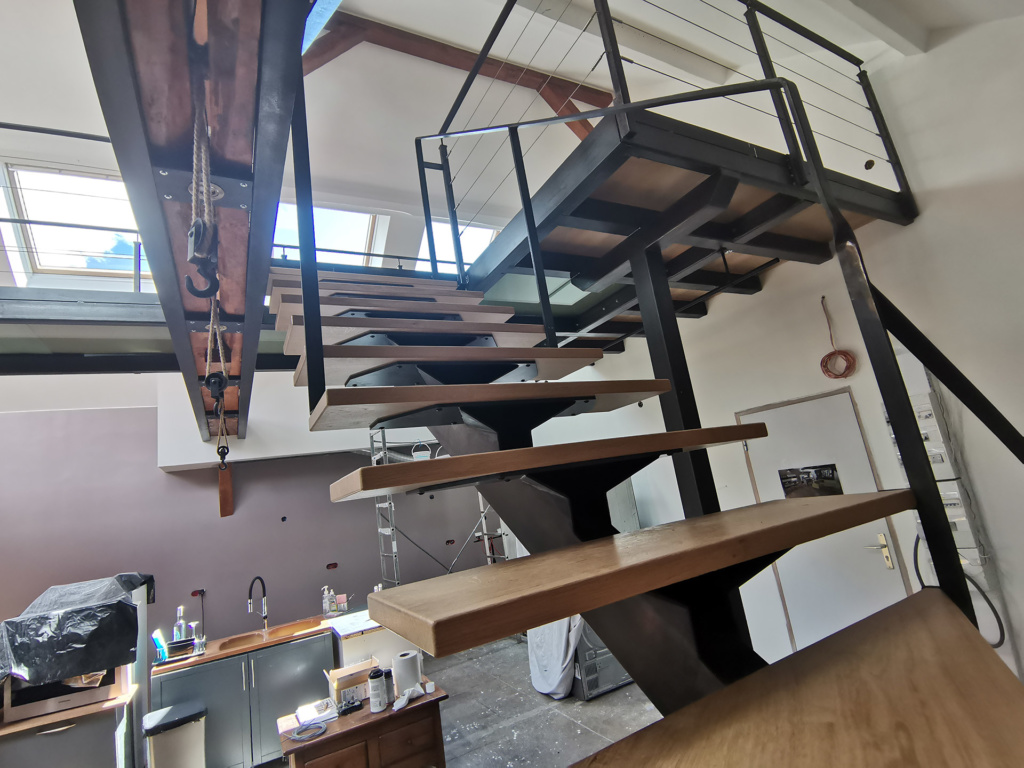 Marches en chêne massif réalisées par AI Troyes pour l’escalier du Loft