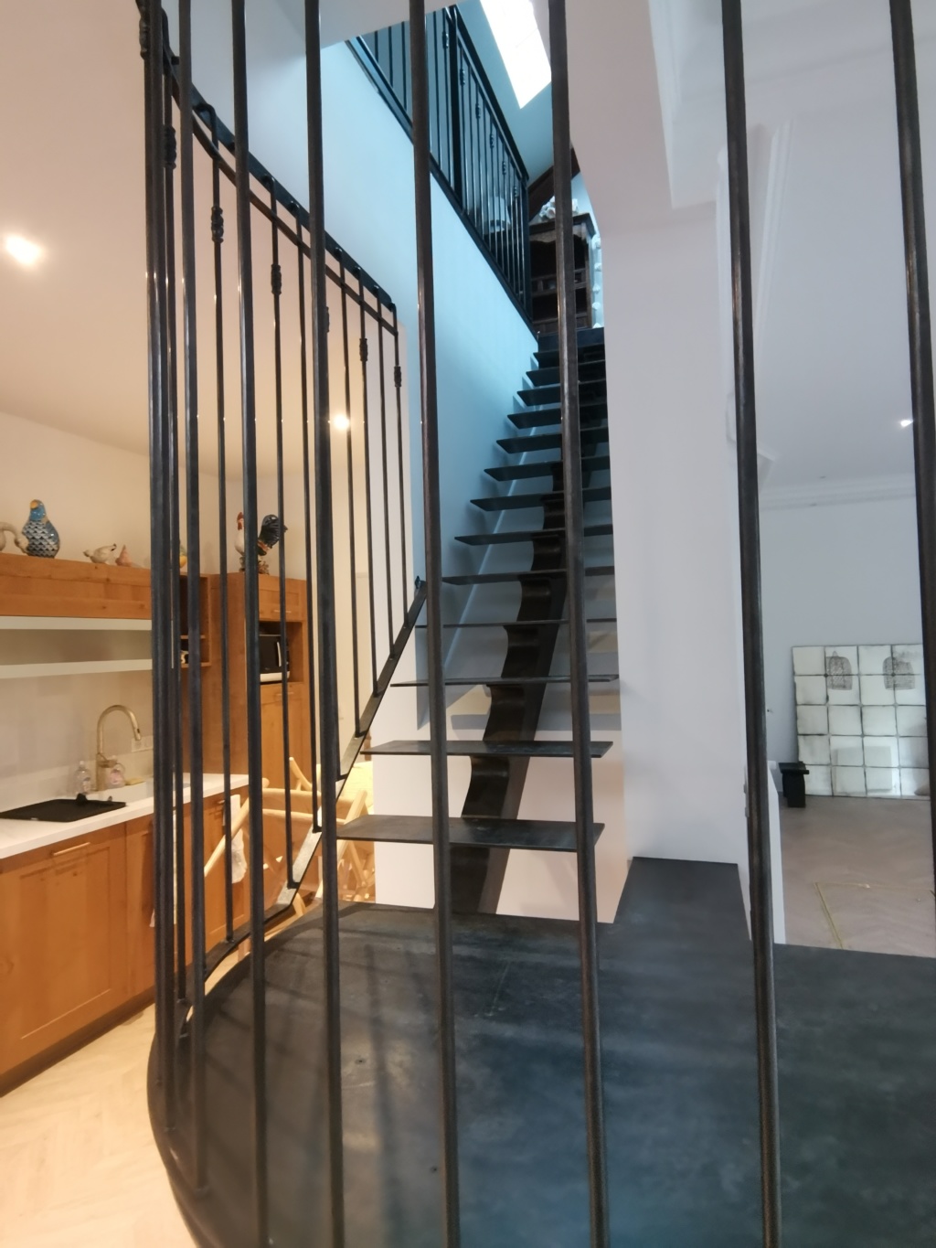 Escalier en acier patiné, élément central du projet Carte Blanche