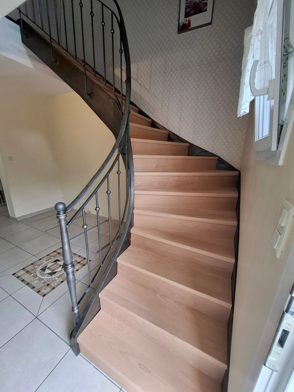 Limon quart tournant roulé soudé en acier patiné, escalier d’Anne