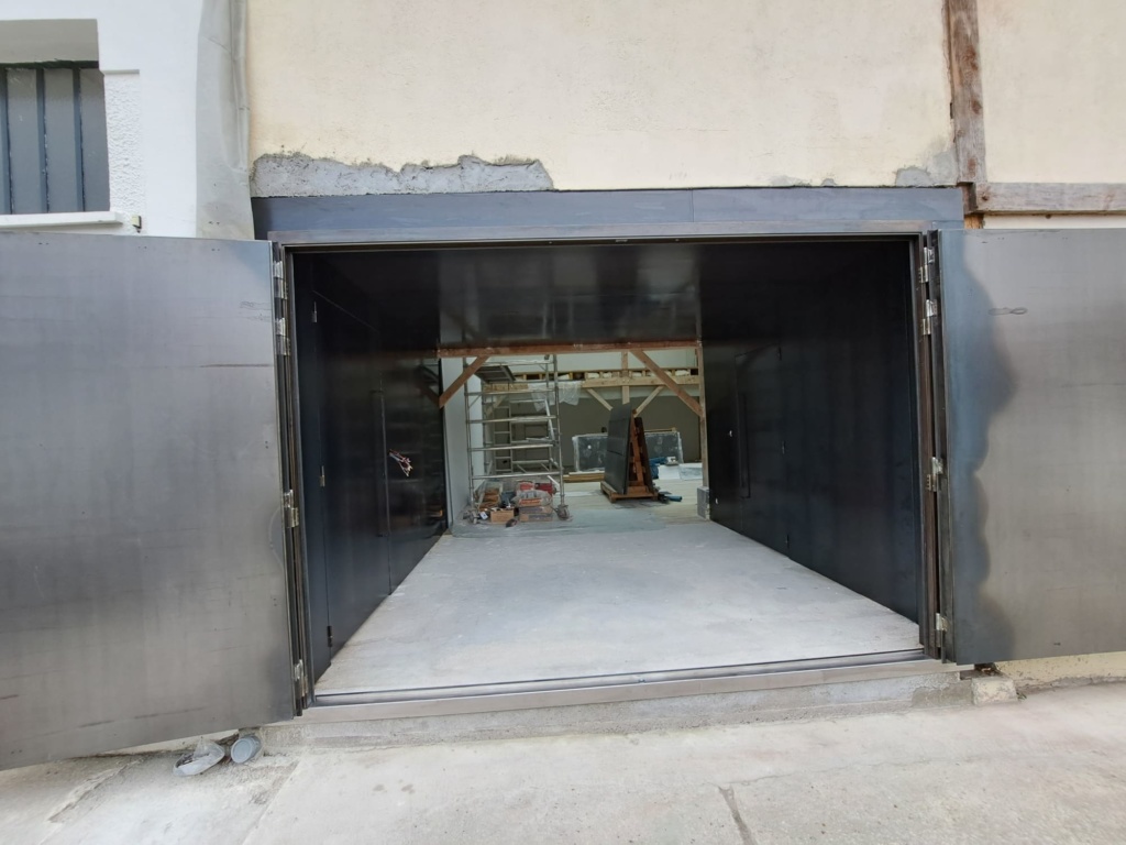 Détail de finition acier brut verni