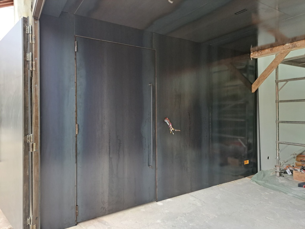 Porte sur mesure en acier brut