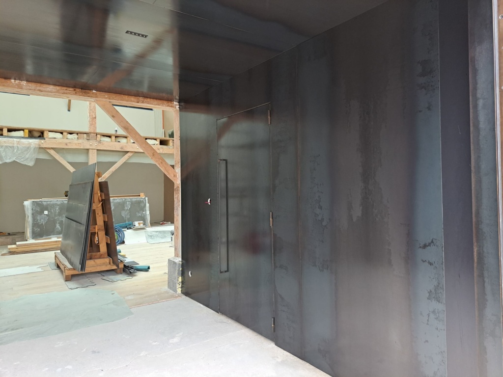 Porte sur mesure en acier brut