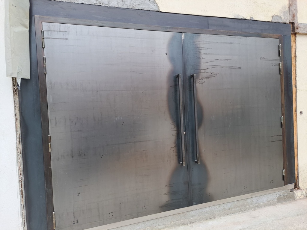 Habillage plafond en acier pour pièce d’accueil