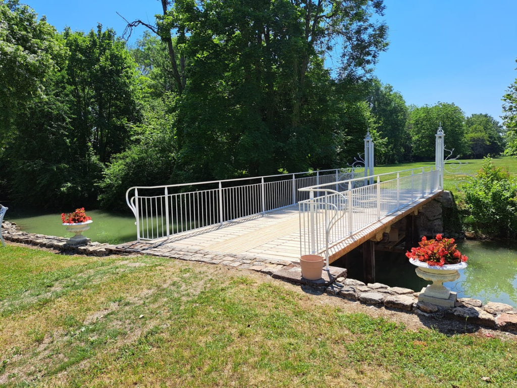 Garde-corps en acier thermolaqué sur pont historique