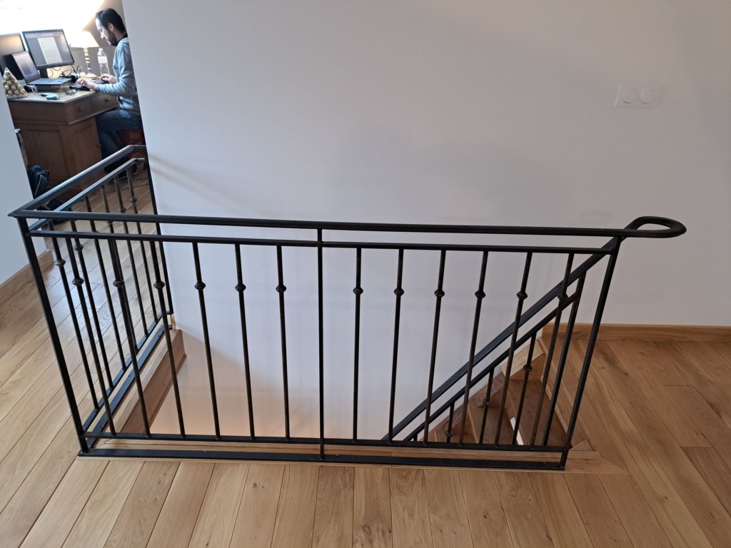 Installation de garde-corps en acier patiné