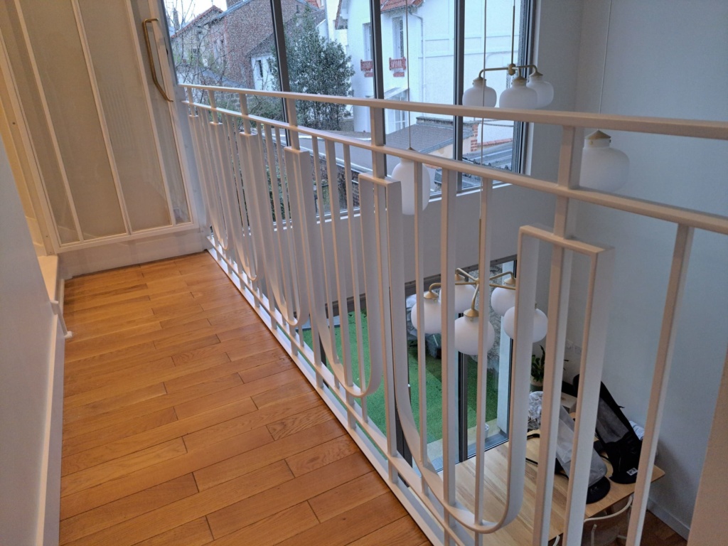 Motifs géométriques Art déco sur garde-corps acier