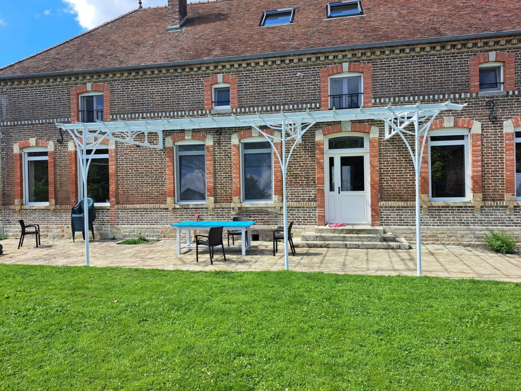 Marquise extérieure robuste sur poteaux