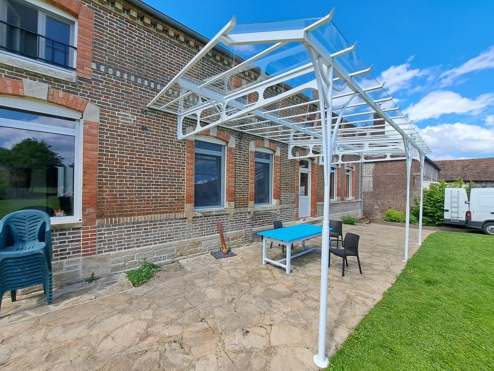 Détail de marquise XL en verre feuilleté