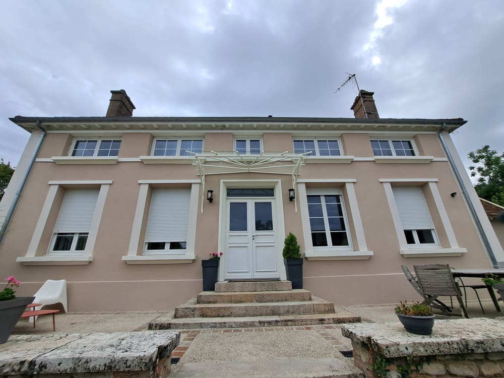 Structure de marquise en acier thermolaqué durable