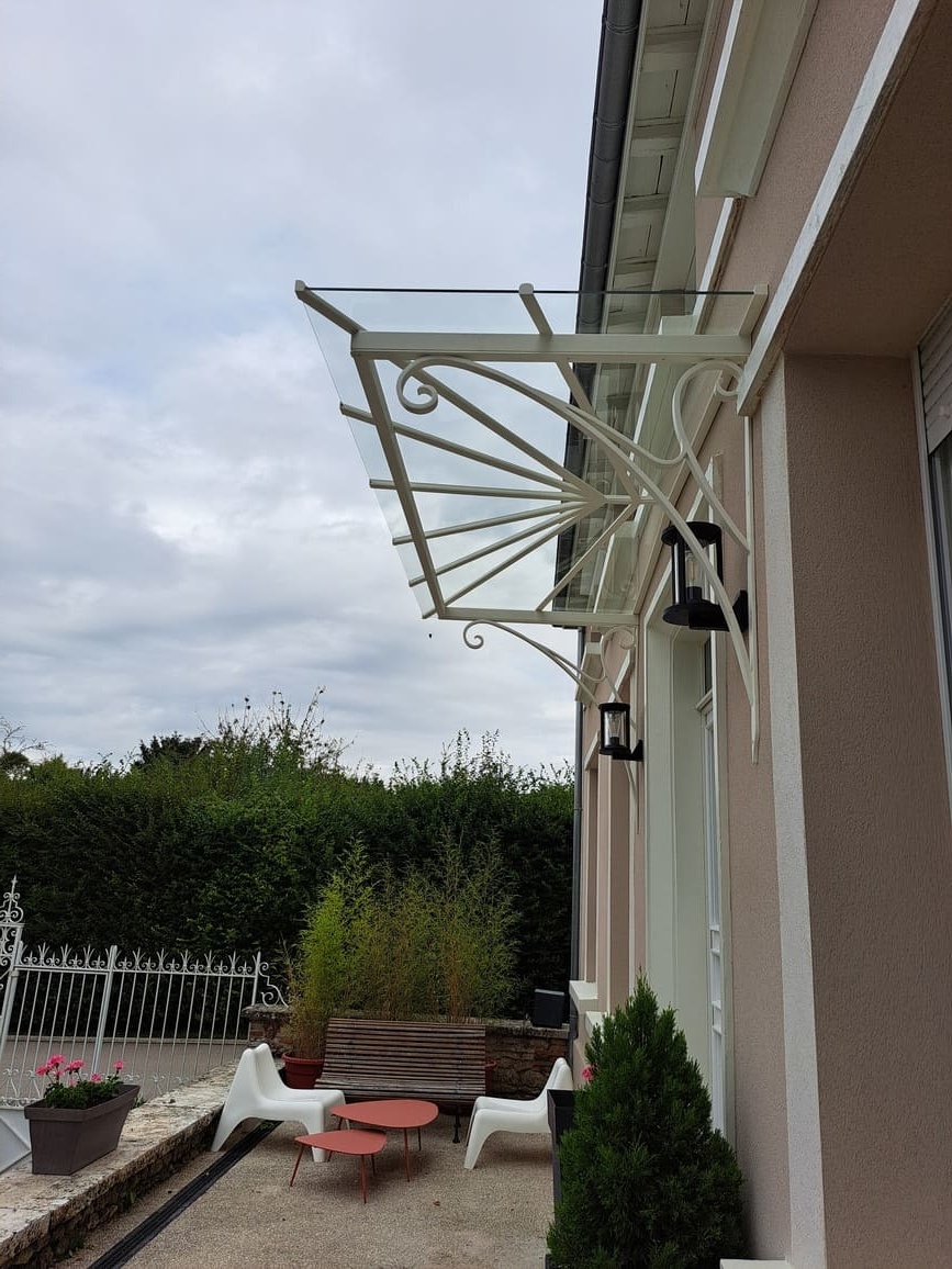 Marquise design en acier thermolaqué pour entrée