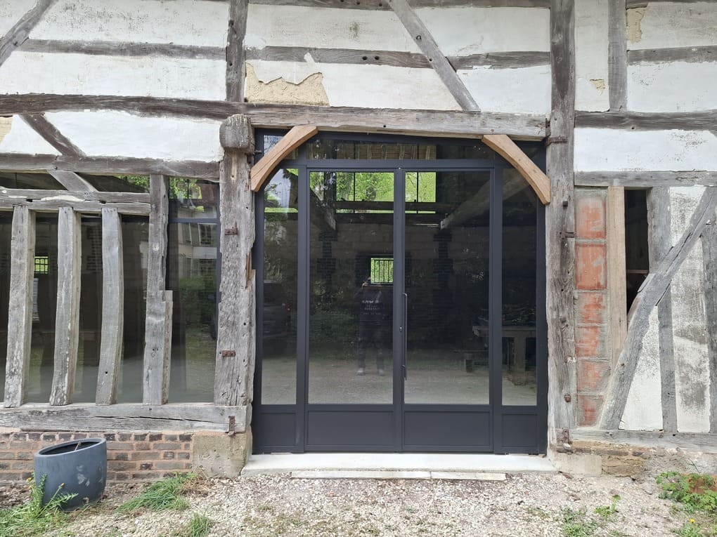 Portes vitrées en acier thermolaqué