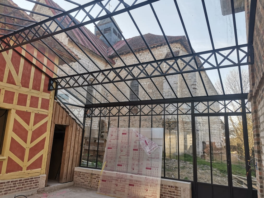 Verrière reliant la maison et la grange