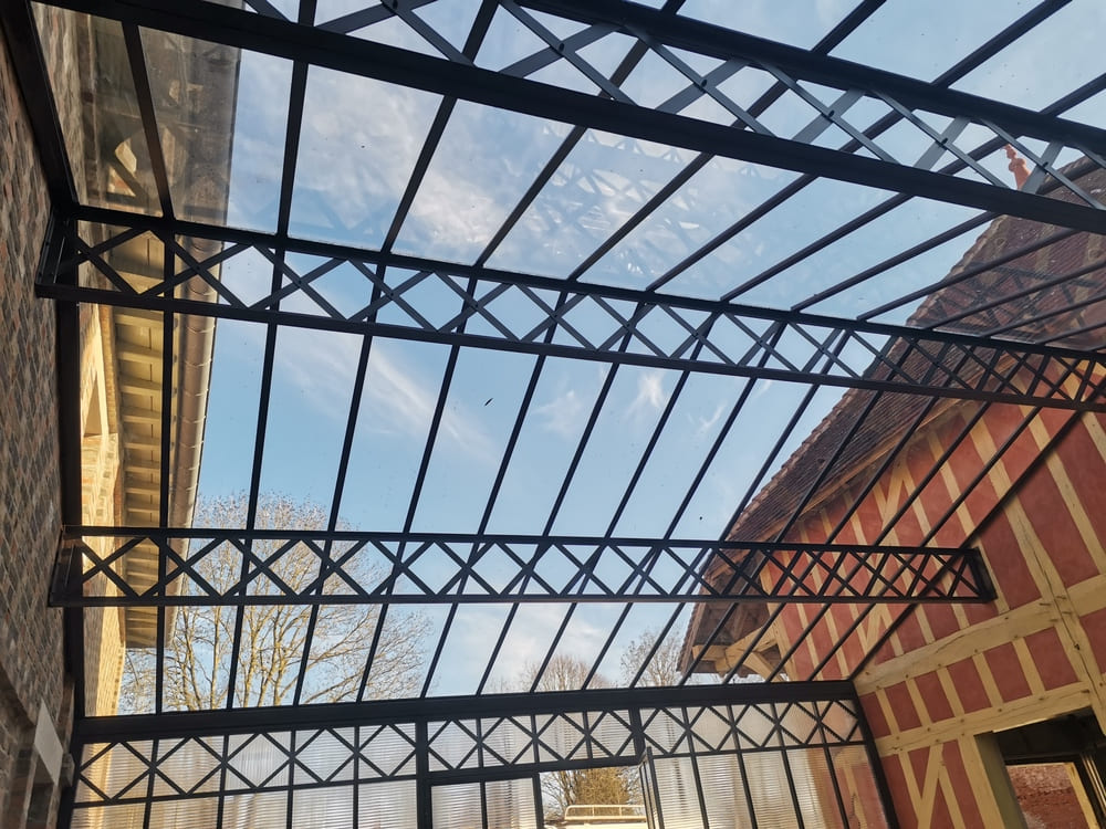 Verrière de liaison architecturale en acier thermolaqué