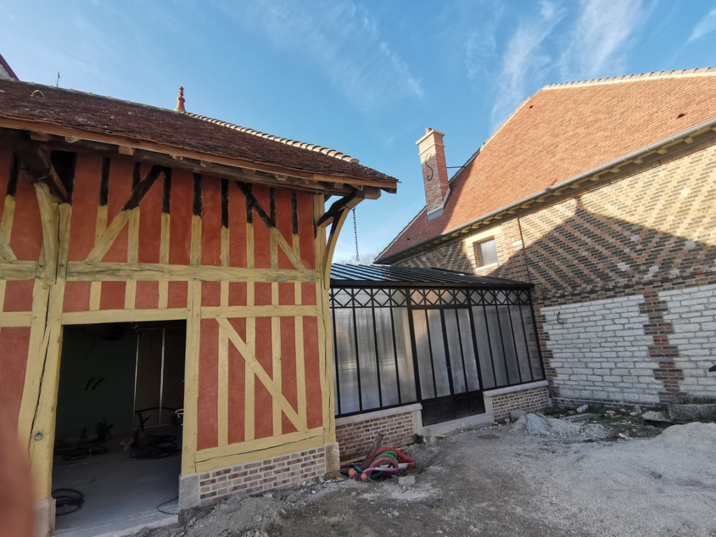 Verrière extérieure sur mesure entre deux bâtiments