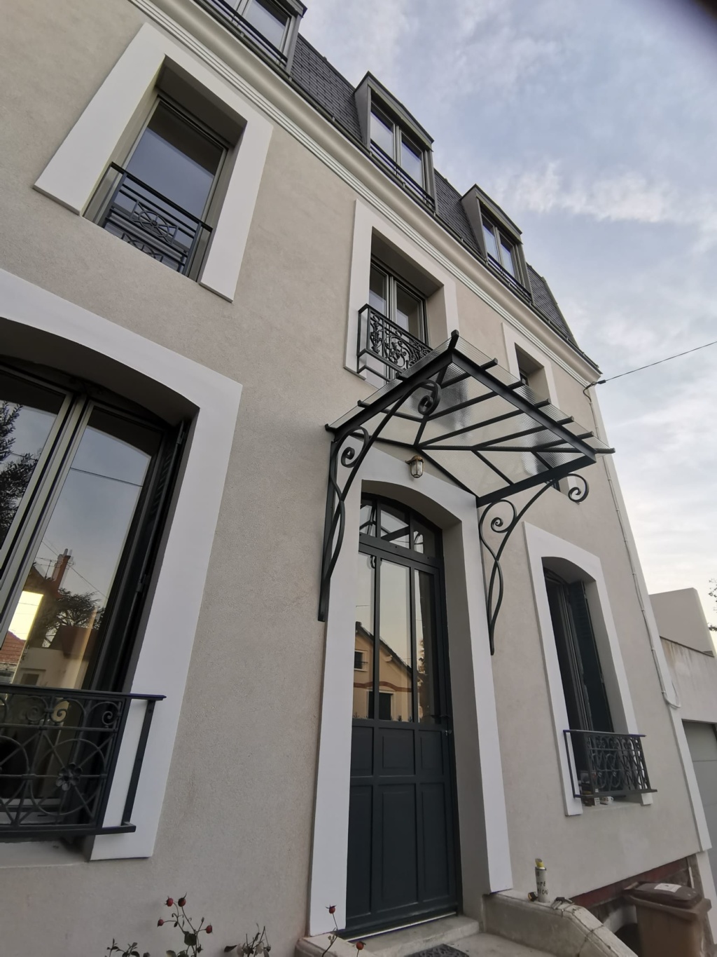 Détail de verre armé à petites mailles pour marquise